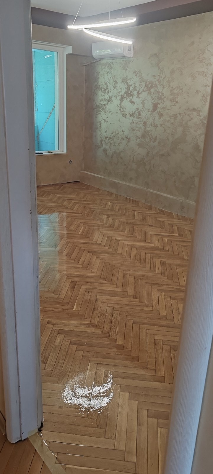 След — реставриран под